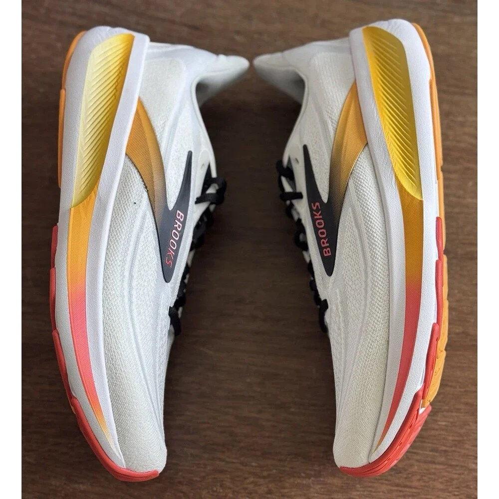Men’s Size 9 Brooks Revel 9 White Orange Black 110499 1D 141 NIB